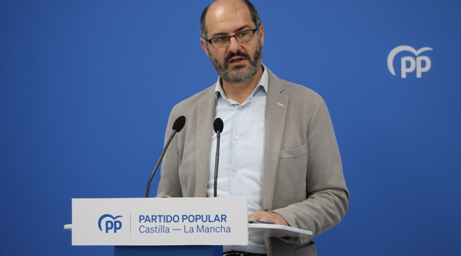 Velasco pide a Tolón que aclare qué opina de la amnistía, de la foto de Sánchez con Bildu y de la paralización del país por parte del PSOE